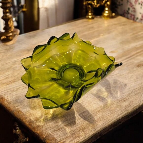 Vintage MCM Thick Large Ribbed Bent / Trifold GREEN Glass Ashtray Cigar Dish - Picture 1 of 3